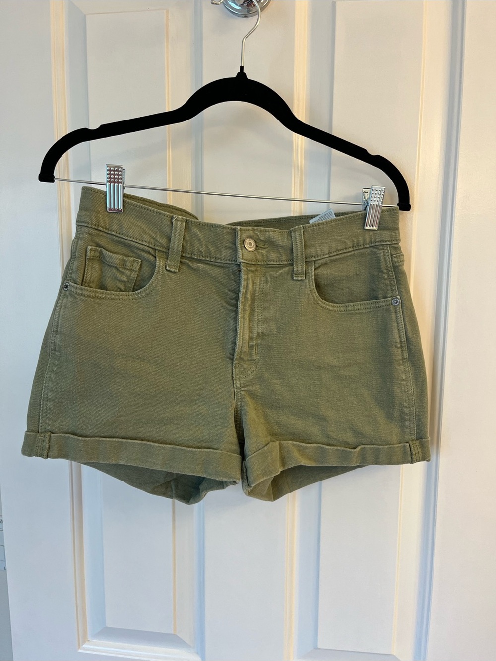 Old Navy Olive Green Boyfriend Roll-Cuff Women’s Shorts size 4